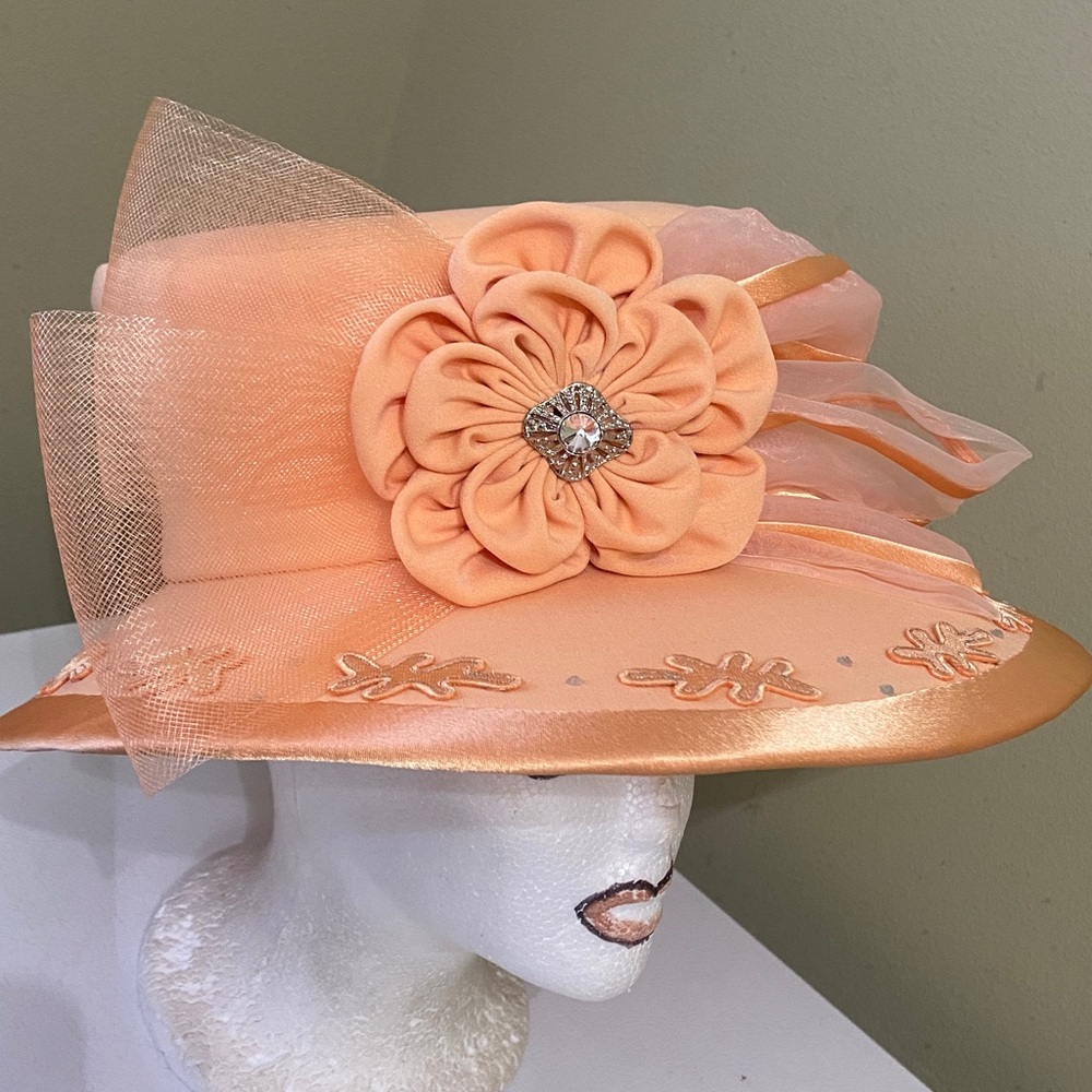 Gorgeous Church / Dress Hat by Lisa Rene’ - Picture 2 of 10